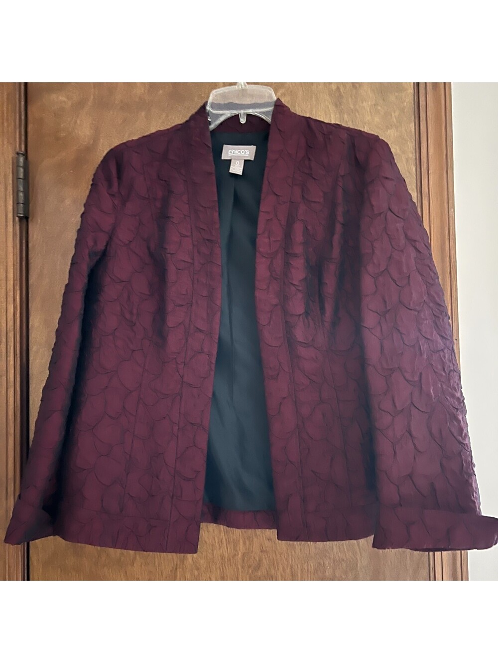 Chico's Jacket Size 0 Burgundy Textured Petal Jacquard Open Front Lined S 4/6